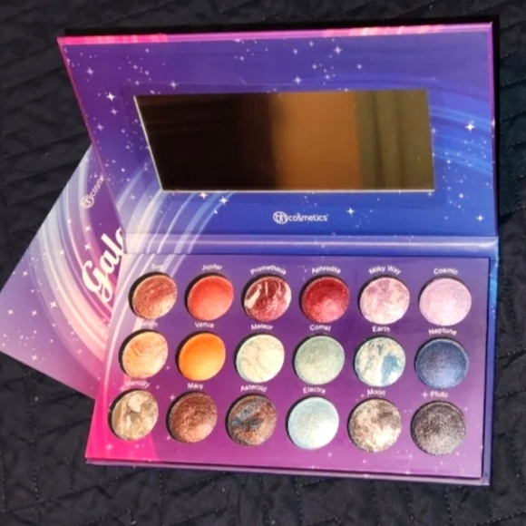 SOLD- BH cosmetics Galaxy Chic 18 color baked eyeshadow palette - Picture 1 of 5